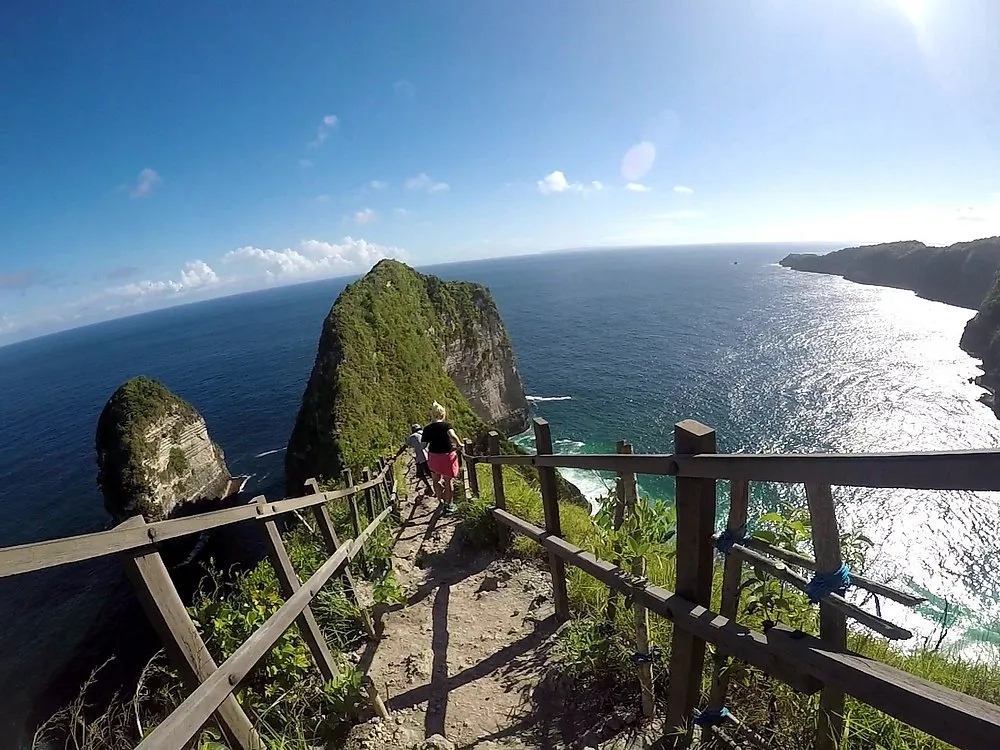 Trekking path down to Kelingking Beach